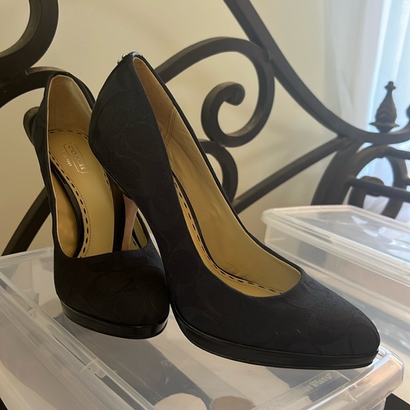 Coach Black Heels size 8 barely worn - Picture 1 of 7